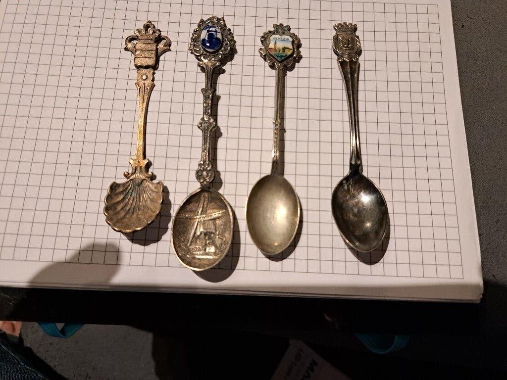 4 cuillères souvenirs vintage, Enlèvement ou Envoi