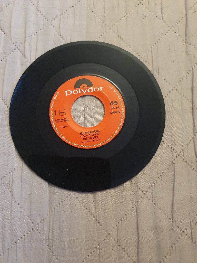 S - The Hollies – Falling Calling / Time Machine Jive - 1974, Cd's en Dvd's, 7 inch, Ophalen of Verzenden, Zo goed als nieuw, Pop