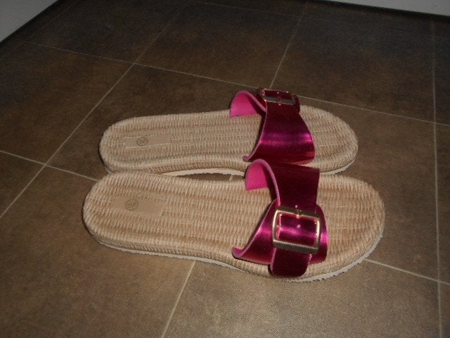Nieuwe badslippers / Maat 40, Slippers, Nieuw, Ophalen of Verzenden, Roze
