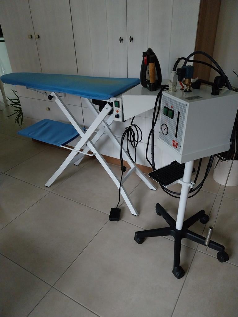 Super koopje   strijkplank met afzuiging en stoomunit, Elektronische apparatuur, Ophalen of Verzenden