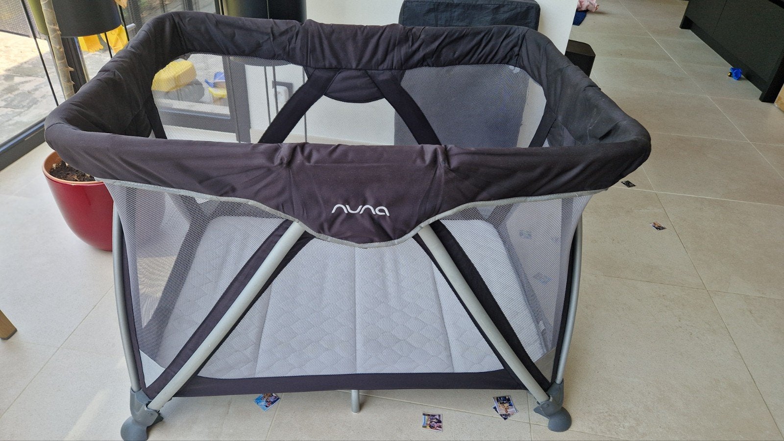 Nuna sena reisbed + matras, Ophalen, Gebruikt, Reisbedje
