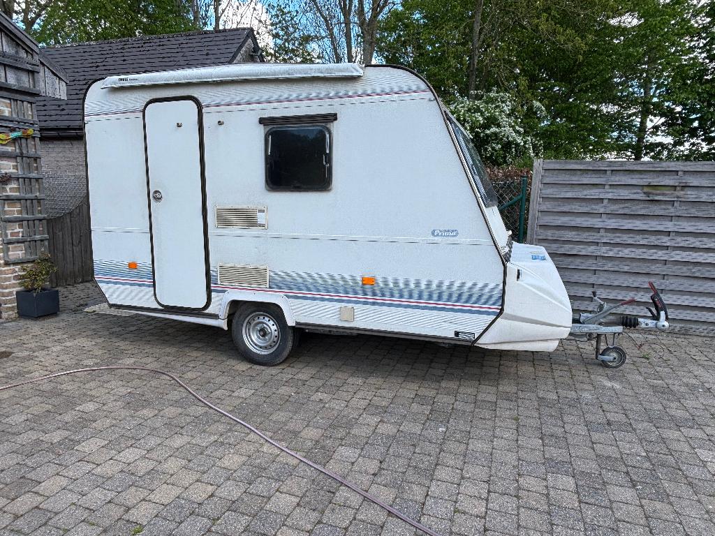 Caravan Adria met stapelbed, Caravanes & Camping, Caravanes, Jusqu'à 5, Auvent, Lits superposés, Particulier