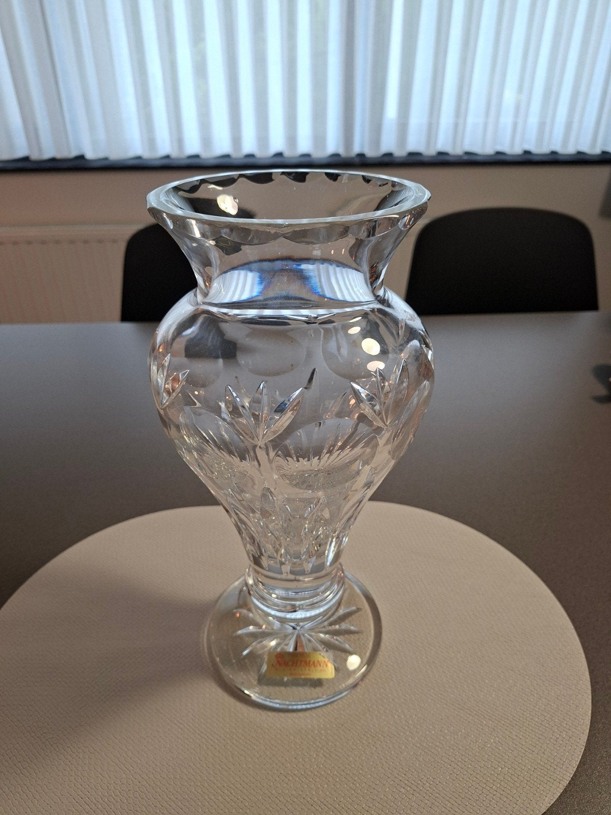 Vase en cristal, Enlèvement