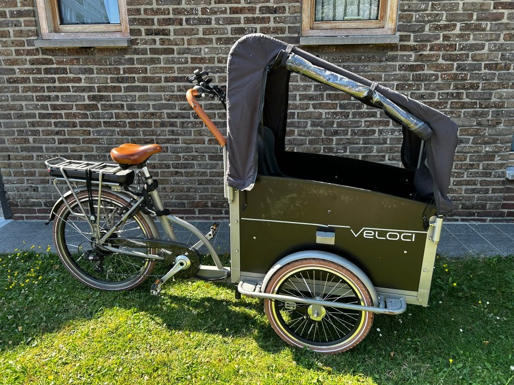 Veloci Bakfiets Maxi Elektrisch – Nieuwe batterij, Fietsen en Brommers, 4 kinderen of meer, Velgrem, Huif, Zo goed als nieuw