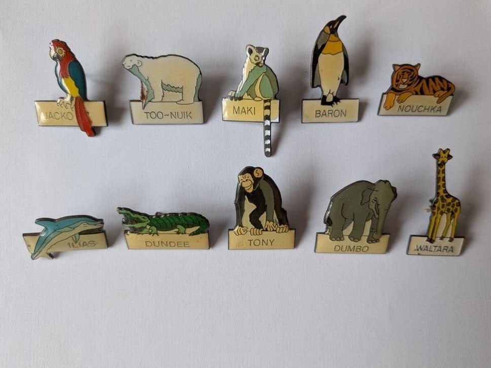 10 vintage Zoo Antwerpen pins De Beukelaer jaren 90, Verzamelen, Speldjes, Pins en Buttons, Ophalen of Verzenden, Zo goed als nieuw