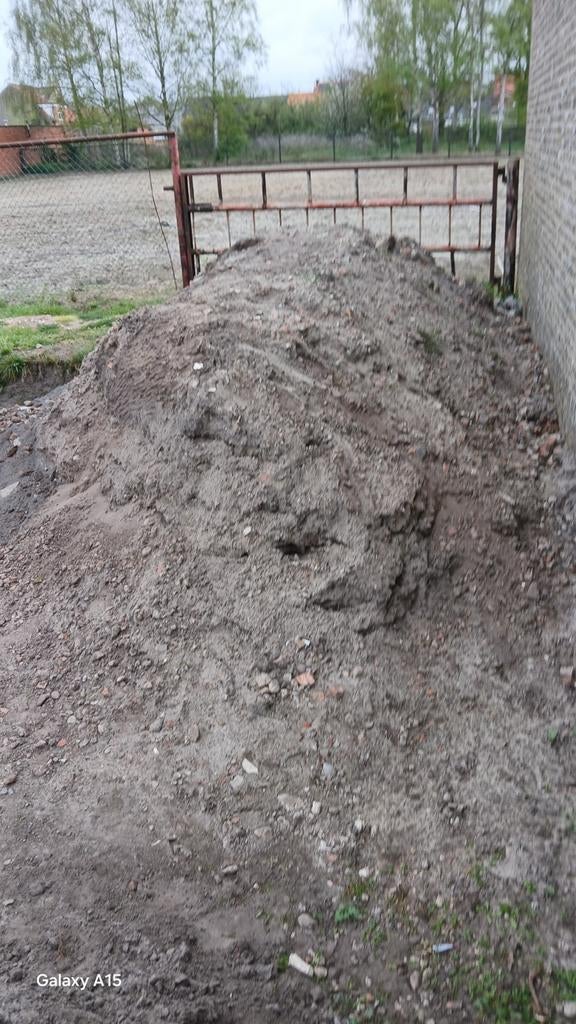 Gratis aanvulgrond met stenen in op te halen in Stabroek, Tuin en Terras, Aarde en Mest, Ophalen, Overige typen