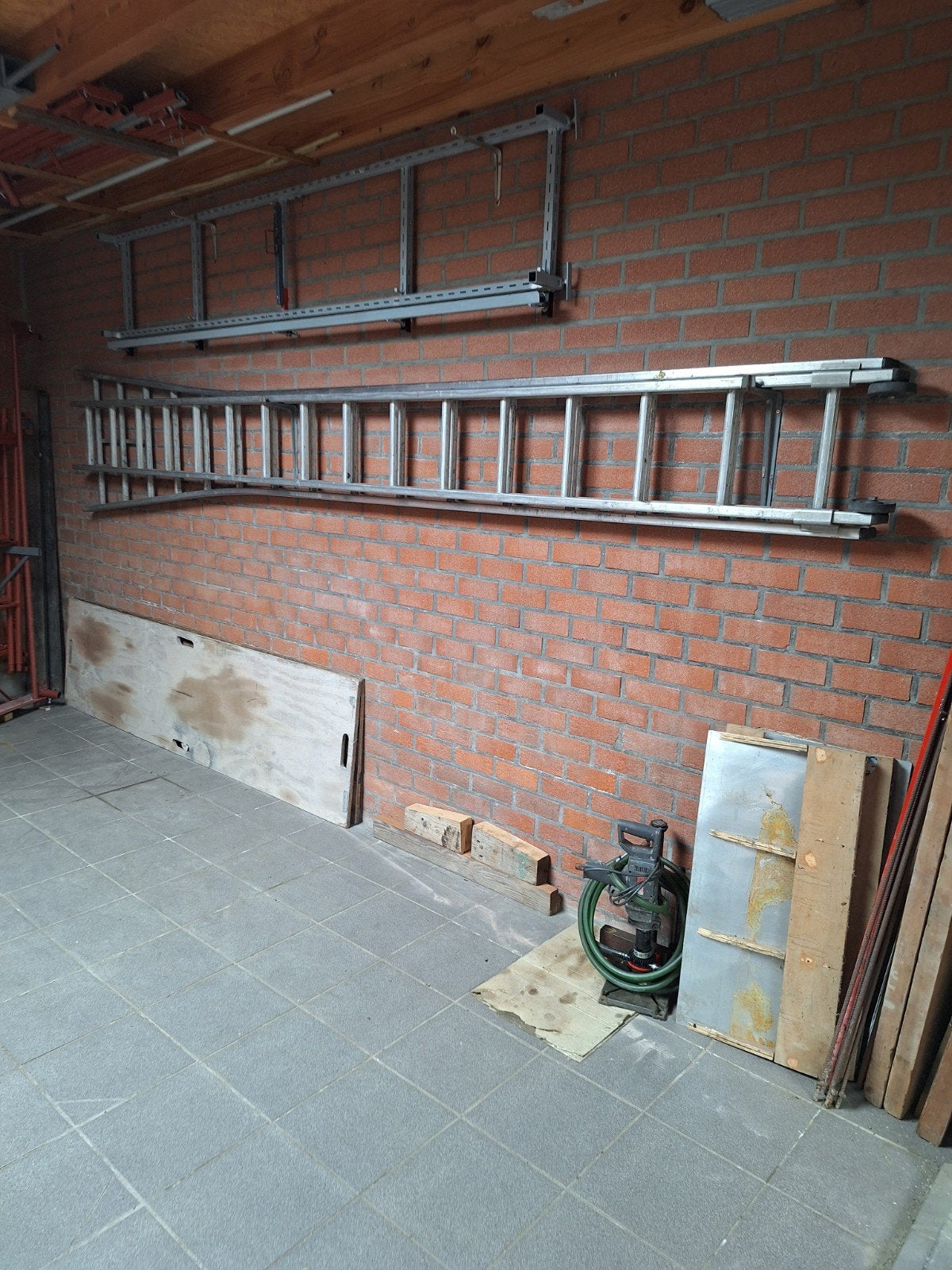 Échelle extensible en aluminium avec 16 marches, Bricolage & Construction, Enlèvement, Échelle