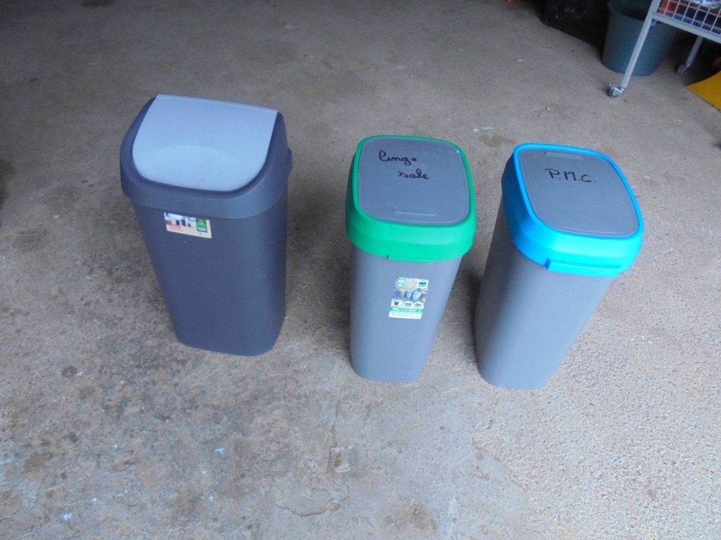 POUBELLES ET ARTICLES MENAGERS NEUFS, Maison & Meubles, Enlèvement, Comme neuf