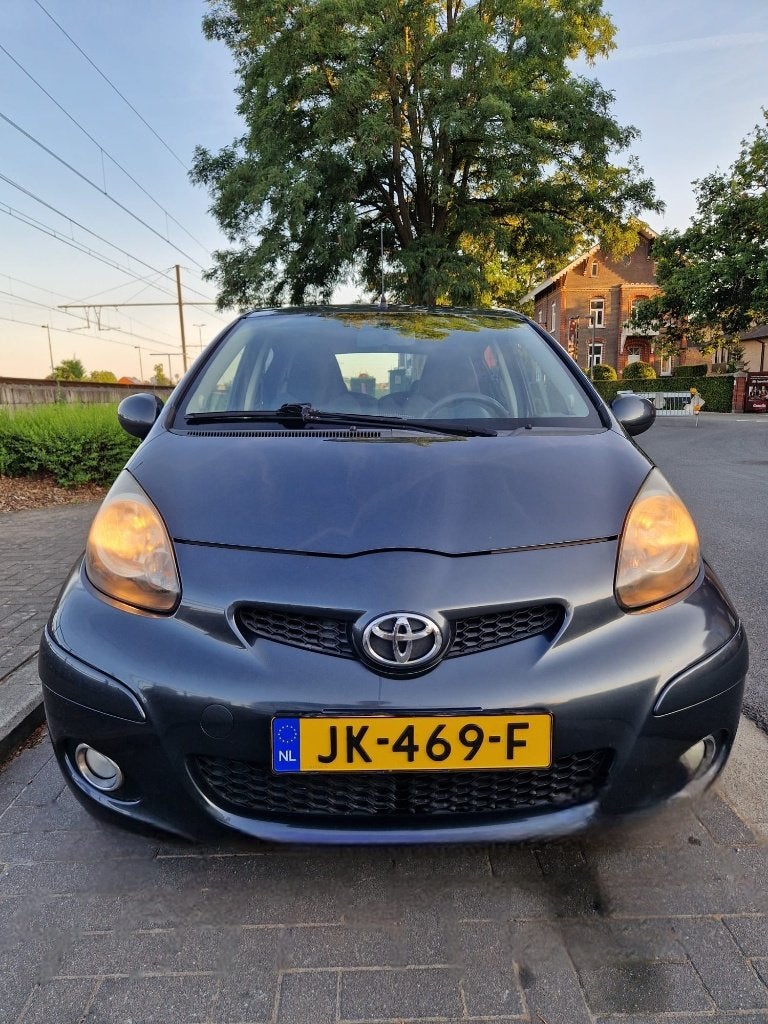 Toyota Aygo met Groundpounder versterker + subwoofer, Auto's, Handgeschakeld, 5 deurs, Particulier, Onderhoudsboekje