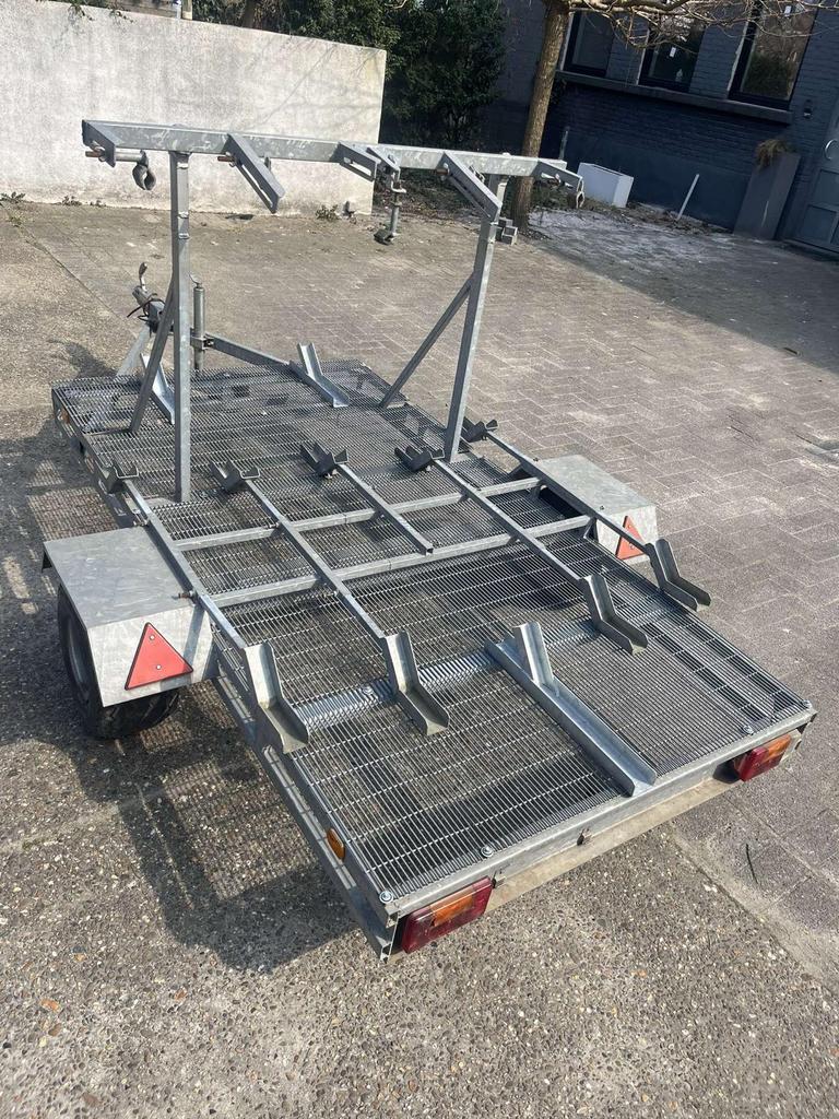 Aanhanger voor 5 fietsen + invalide fiets zeer nette staat, Auto diversen, Aanhangers en Bagagewagens, Ophalen, Zo goed als nieuw