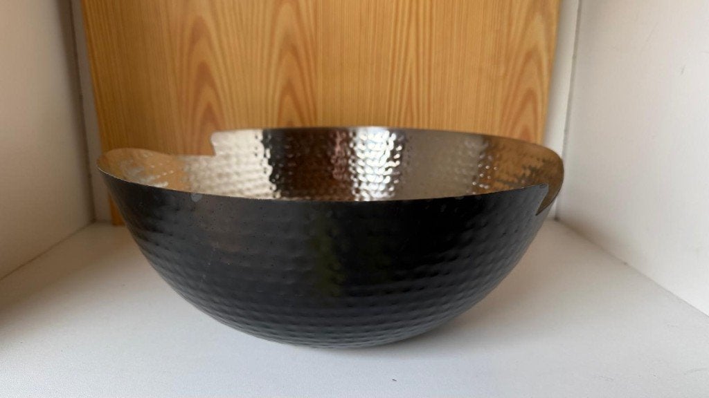 Grande coque décorative en métal martelé, Neuf, Enlèvement ou Envoi, Rond, Autres matériaux