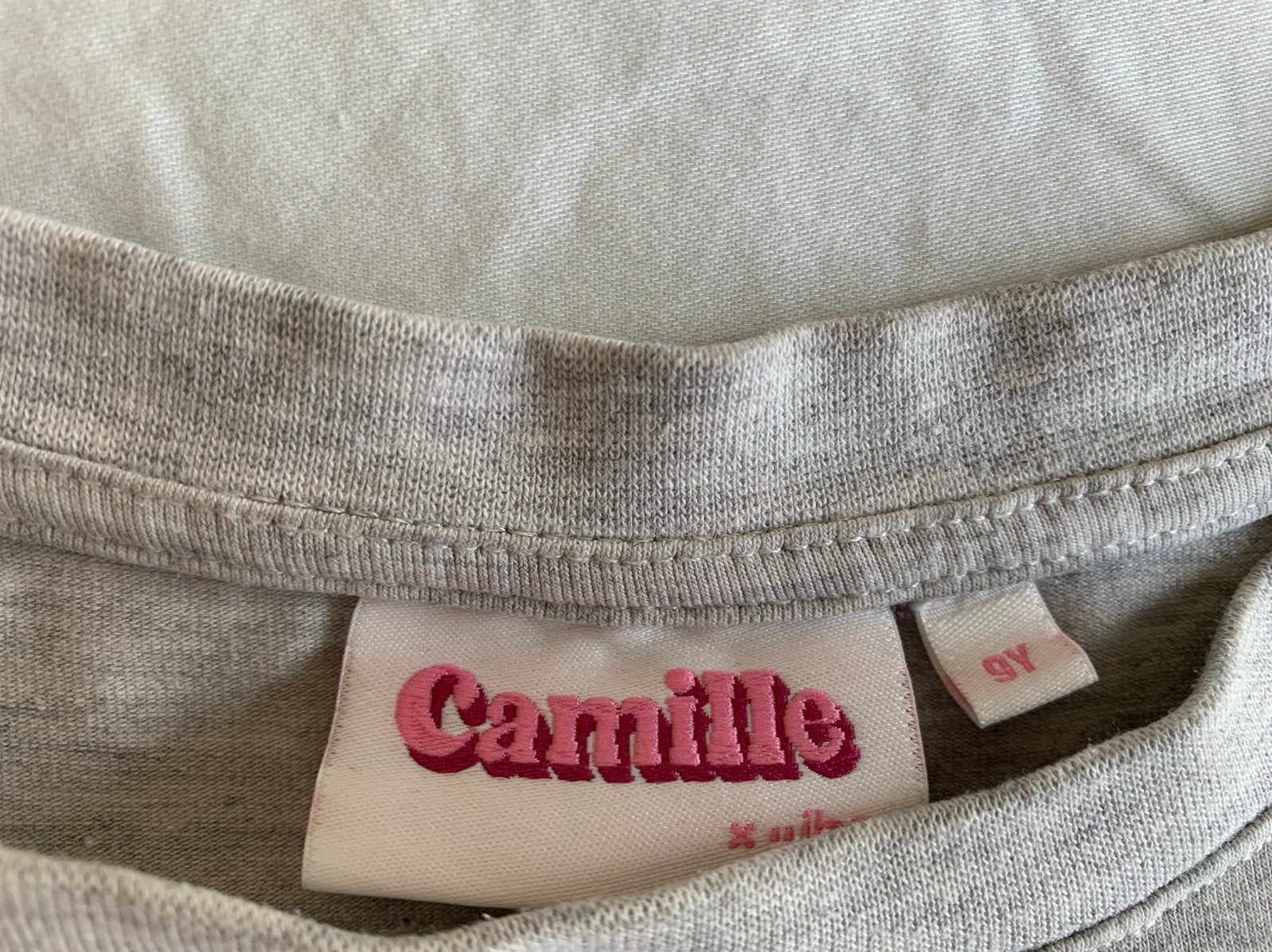 T-shirt Camille 9 ans, Enfants & Bébés, Enlèvement, Utilisé, Fille, Chemise ou À manches longues