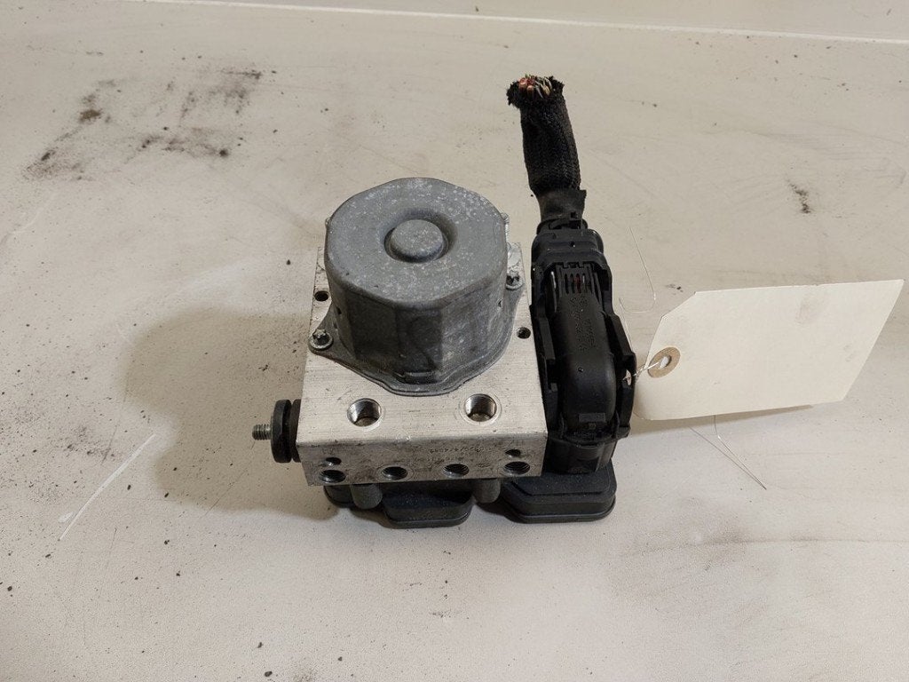 BLOC ABS (FREINS ANTI-BLOCAGE) Mercedes-Benz GLA (156.9), Robert Bosch AG, Mercedes-Benz, Utilisé, Robert-Bosch-Allee 1
74232  Abstatt, DE