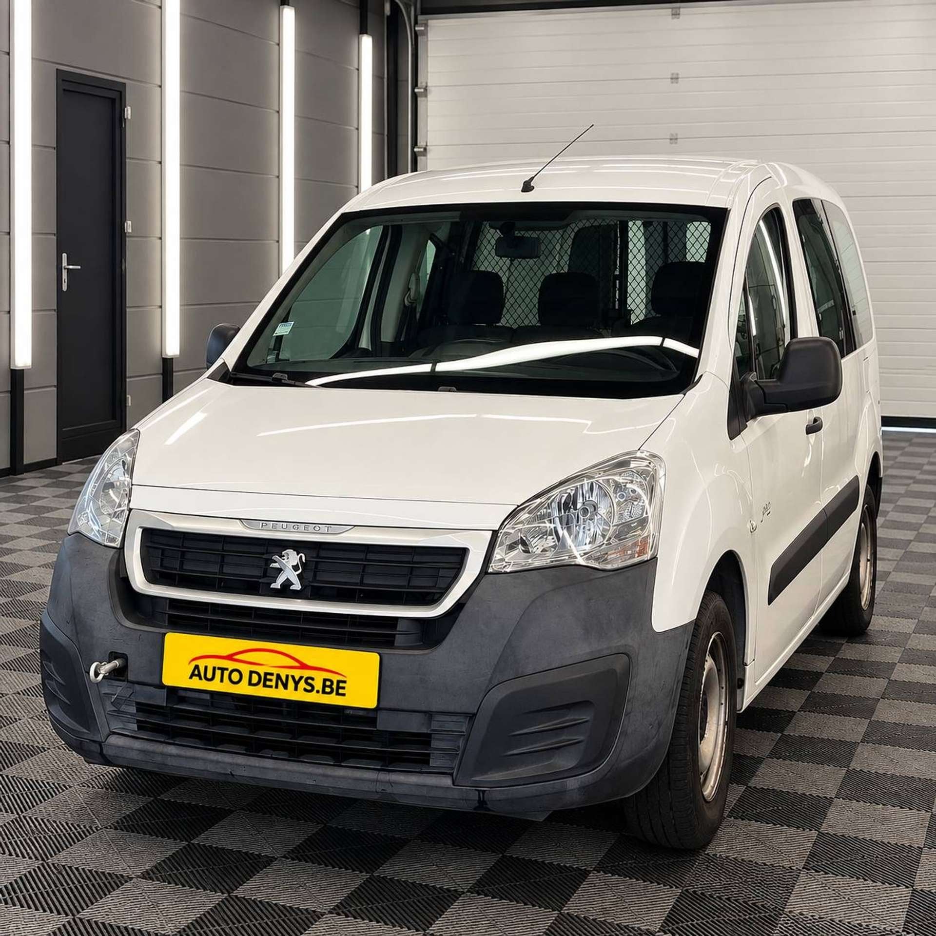 Peugeot Partner BENZINE bj2017 EUR6b 56.544km, Gebruikt, 4 cilinders, https://public.car-pass.be/vhr/4f186bcb-ea71-4b28-9e5b-d03e0702b458