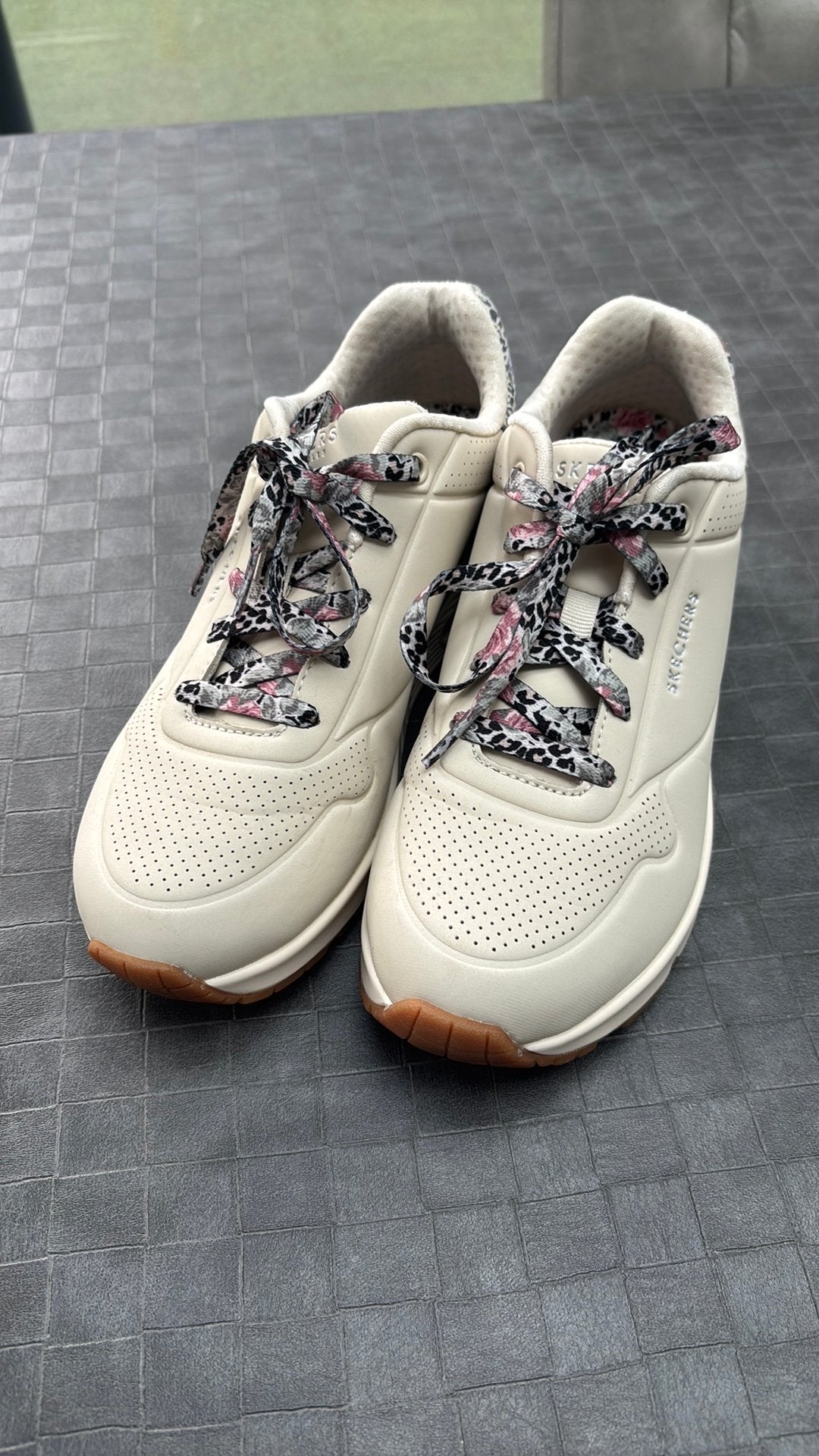 Skechers te koop, Beige, Sneakers et Baskets, Comme neuf, Enlèvement