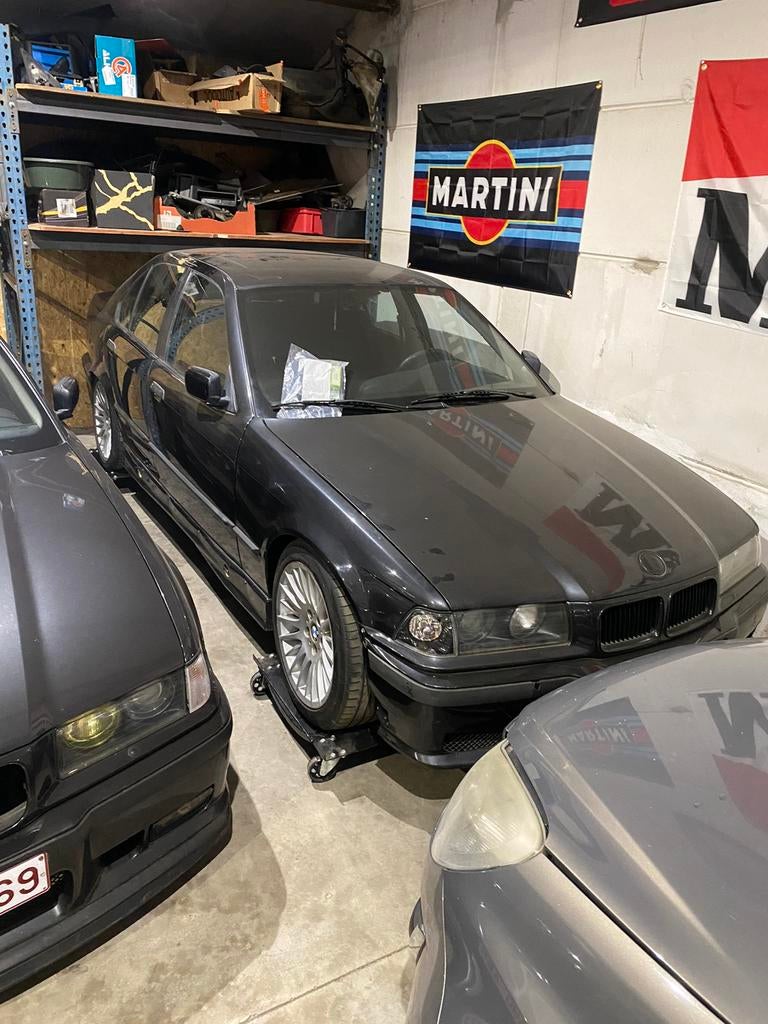 BMW E36 318i Sedan 1992 - Oldtimer - handgeschakeld, 4 portes, Boîte manuelle, Particulier, Tissu