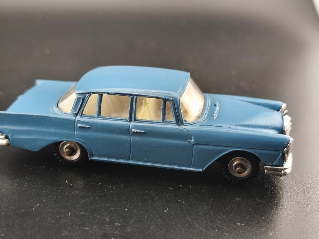 DINKY TOYS UK MERCEDES 220 SE REF 186, Enlèvement ou Envoi, Comme neuf, Voiture, Dinky Toys