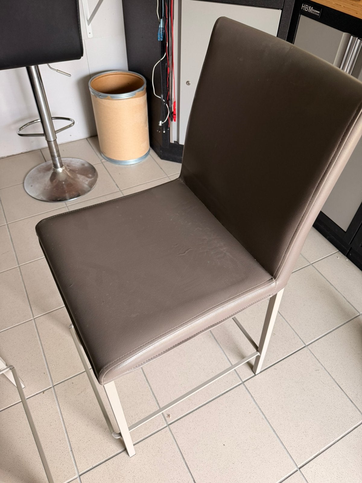 4 barstoelen gratis af te halen (zitting beschadigd), Ophalen, Gebruikt, Overige kleuren, Leer