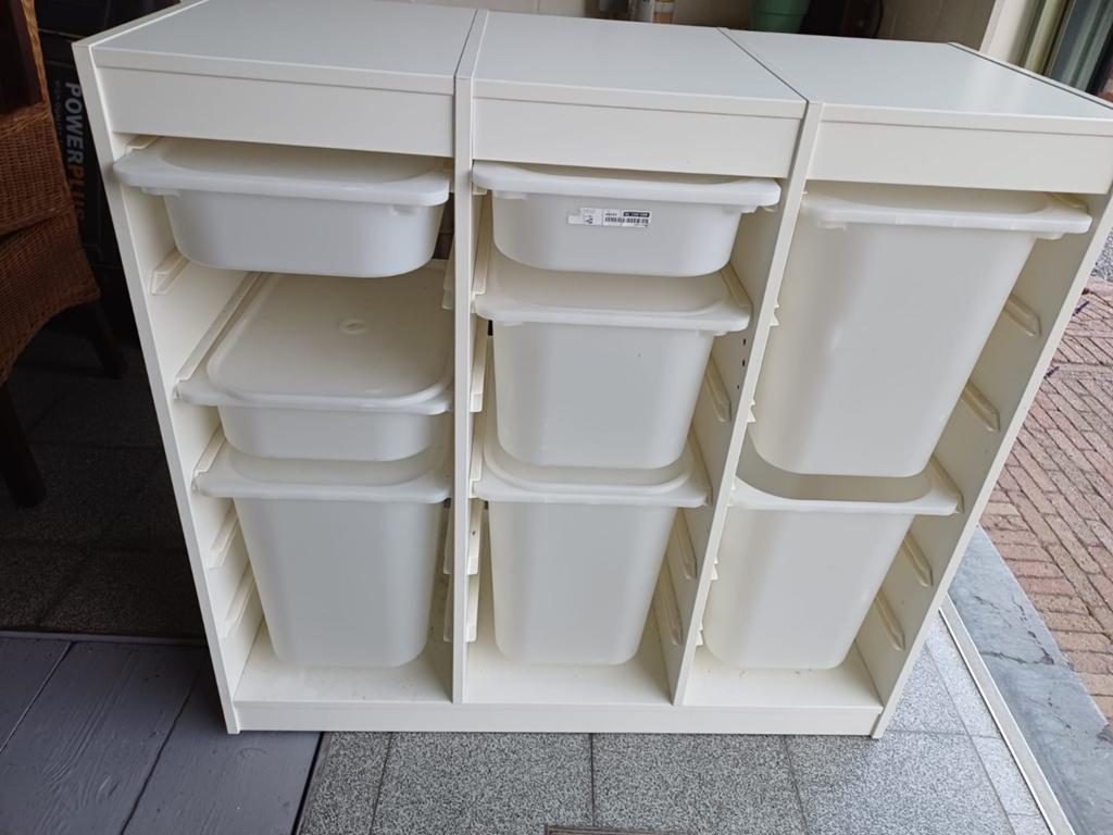 Ikea kastje met opberbakken, Ophalen