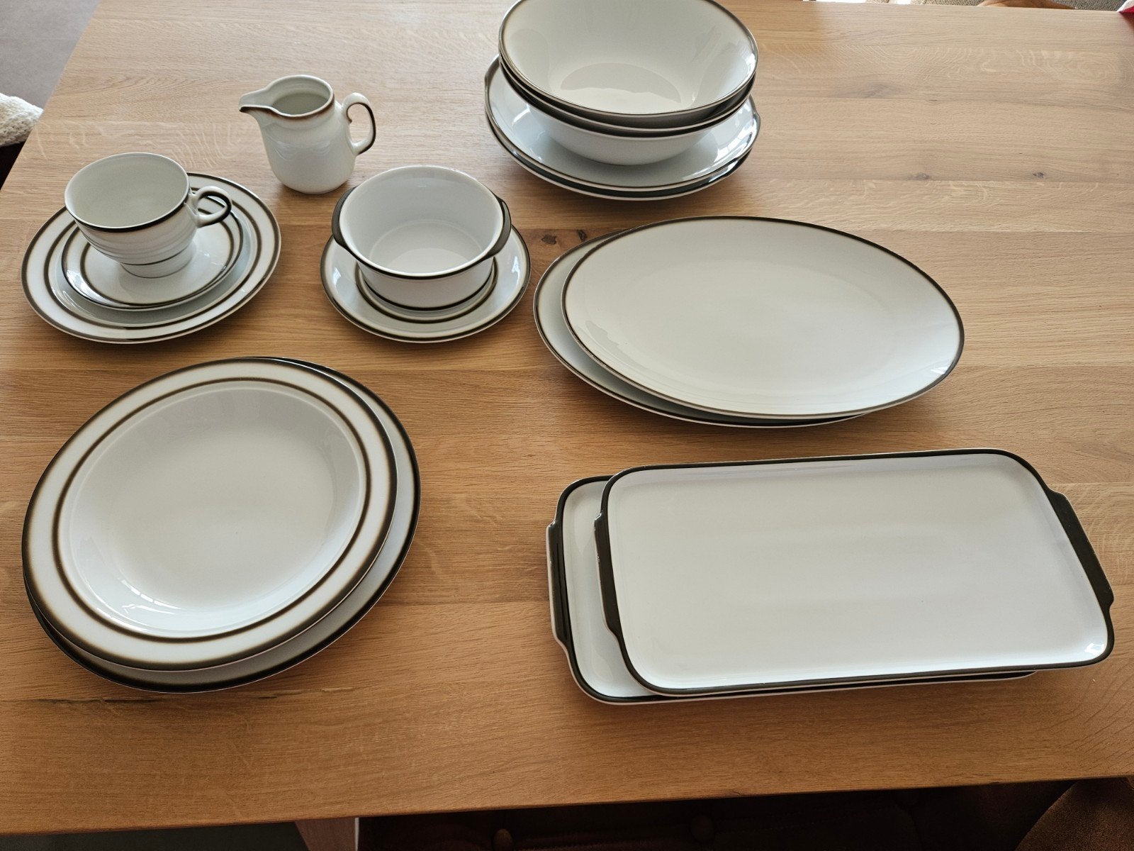 Eet- en koffieservies (12-delig), Ophalen