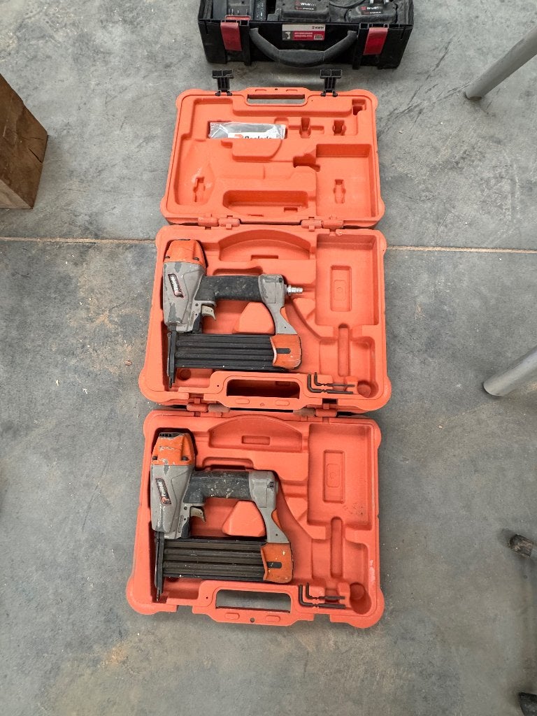 Paslode minibrads 2 stuks, Ophalen, Gebruikt
