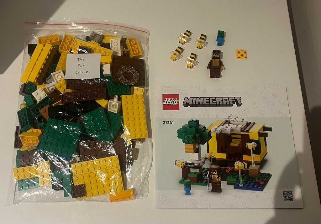 Lego Minecraft The Bee Cottage - Set 21241, Lego, Ensemble complet, Comme neuf, Enlèvement