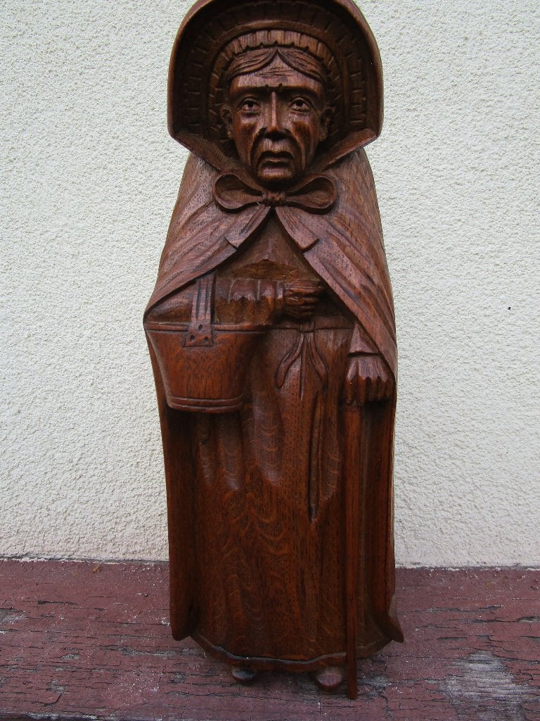 statue en bois d'une Brugeoise avec un manteau, Enlèvement, Bois, Sculpture sur bois, Femme