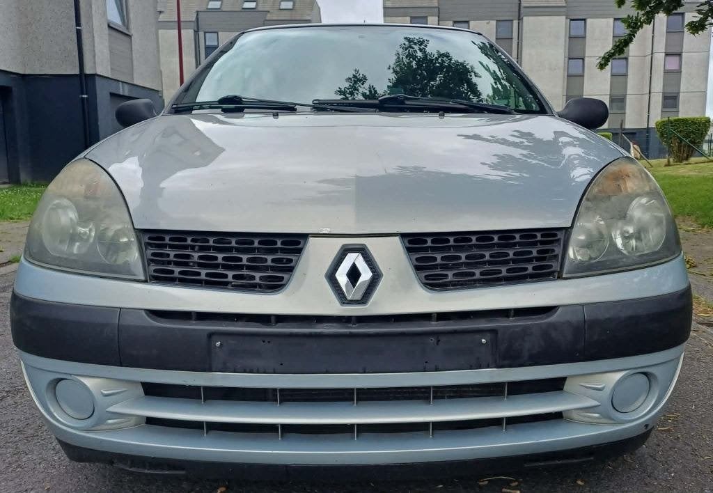 Belle petite Clio 2 1200 essence 2001 - rien a prevoir, Argent ou Gris, Achat, Boîte manuelle, Bleu
