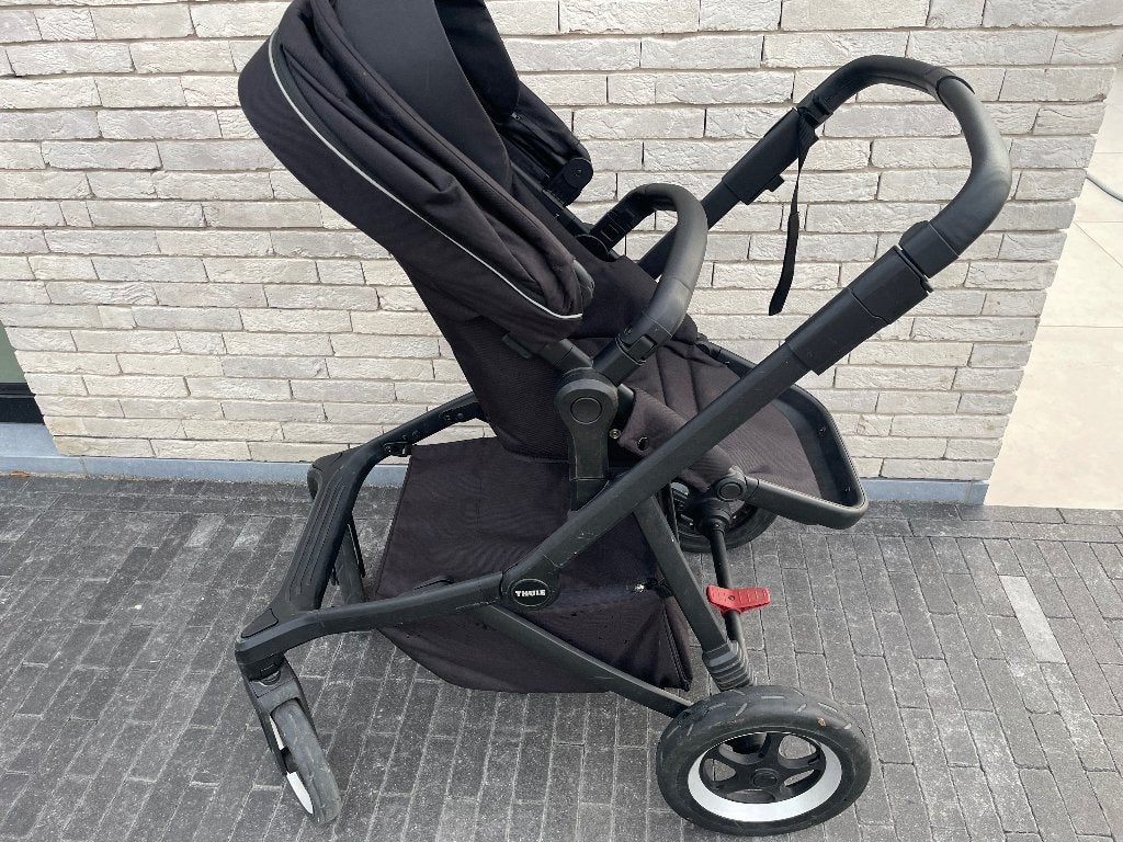 Thule buggy sleek, zwarte kleur incl accessoires, Ophalen, Zo goed als nieuw, Overige merken, Regenhoes