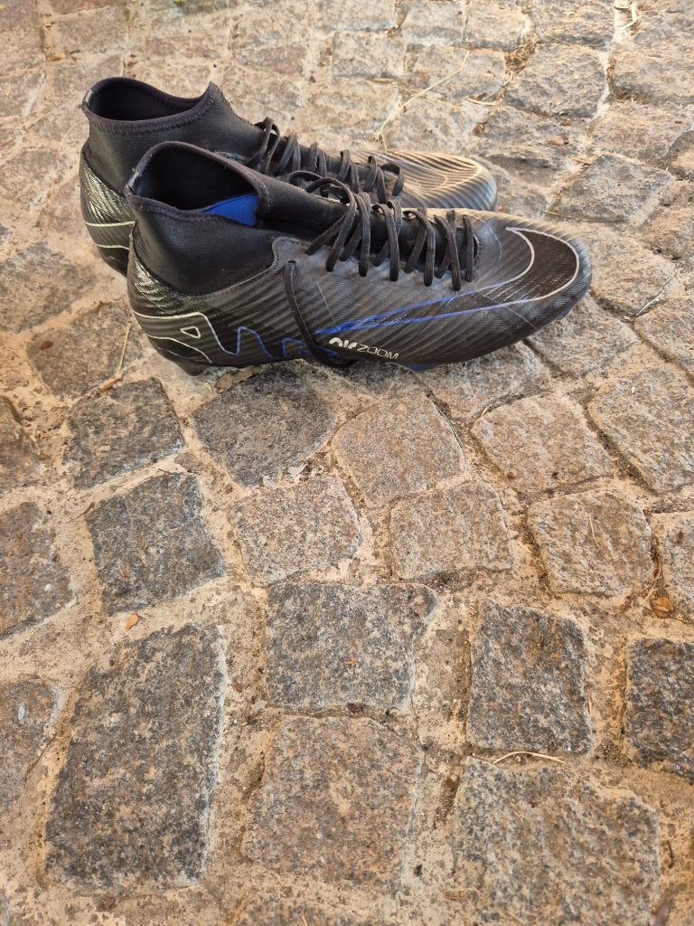 nike air zwart/blauw voetbalschoenen maat 45, Ophalen, Zo goed als nieuw, Schoenen