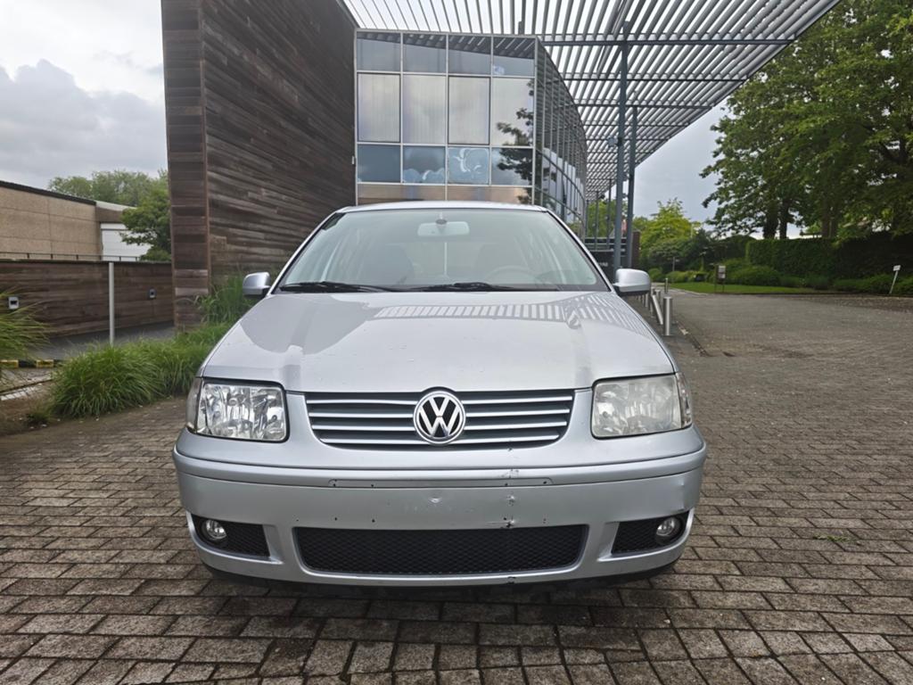VW polo / essence/ Airco/ 5 portes/ nouveau embrayage, Autos, Achat, Entreprise, Carnet d'entretien, 5 portes