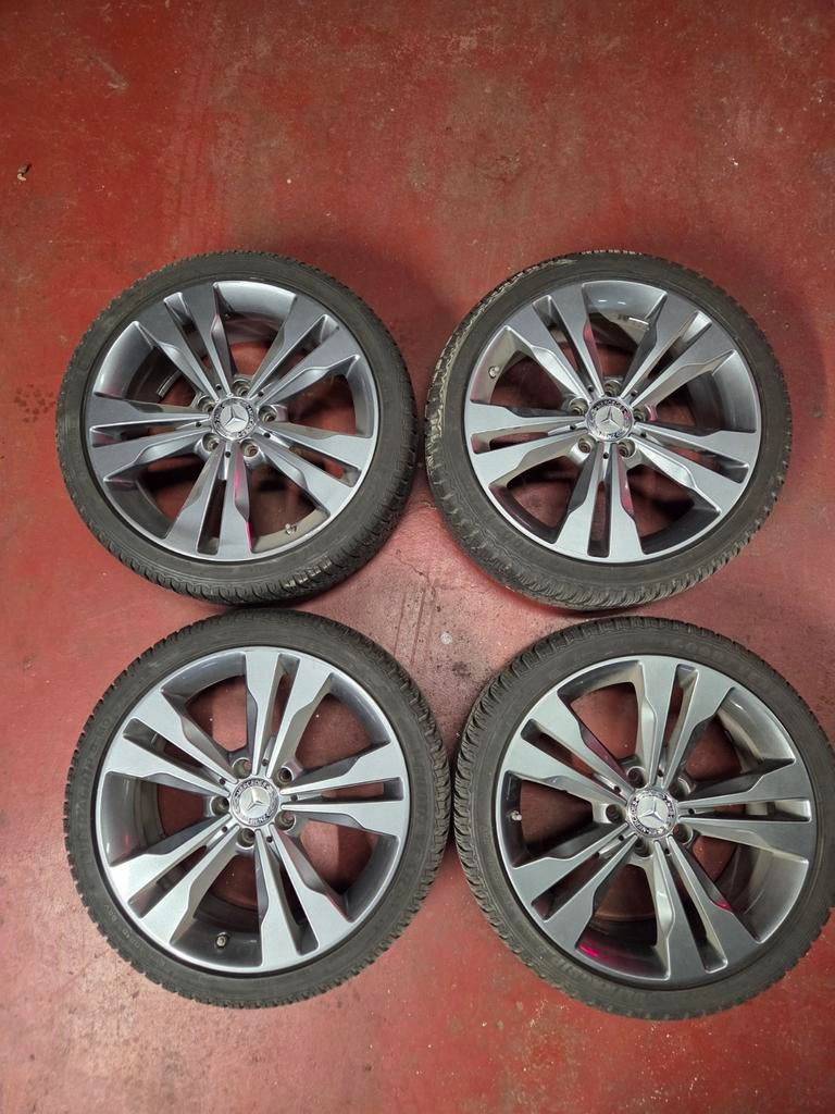 Originele Mercedes Cla velgen 18" met winterbanden, Ophalen, 18 inch, Gebruikt, Banden en Velgen