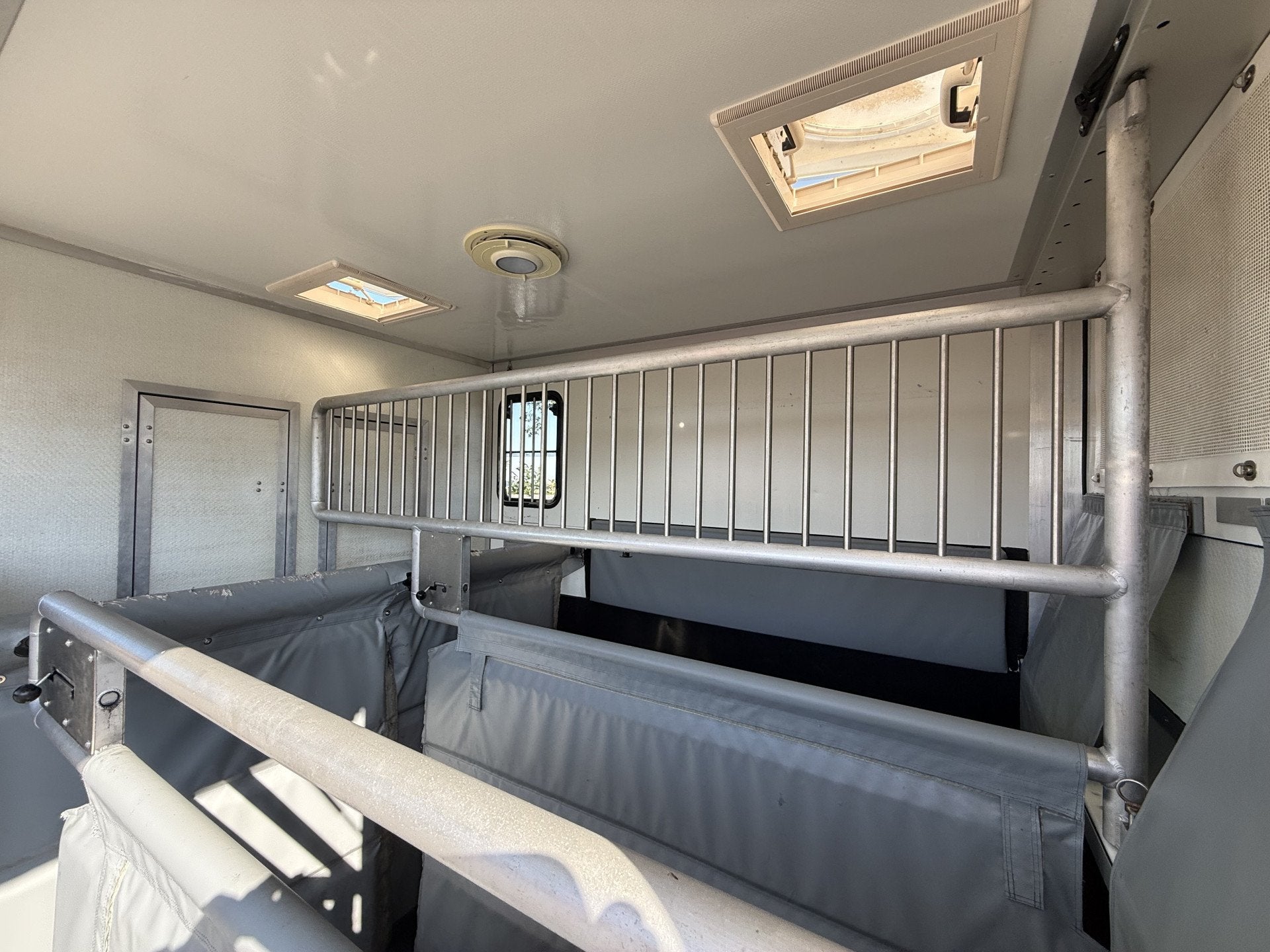 Peugeot Boxer | HORSETRUCK | MSG STABLEHOPPER | COMPETITION, Dieren en Toebehoren, Weduwestraat 12
4884MV  WERNHOUT, NL, Paardenwagentje NL | MVV HORSETRUCKS