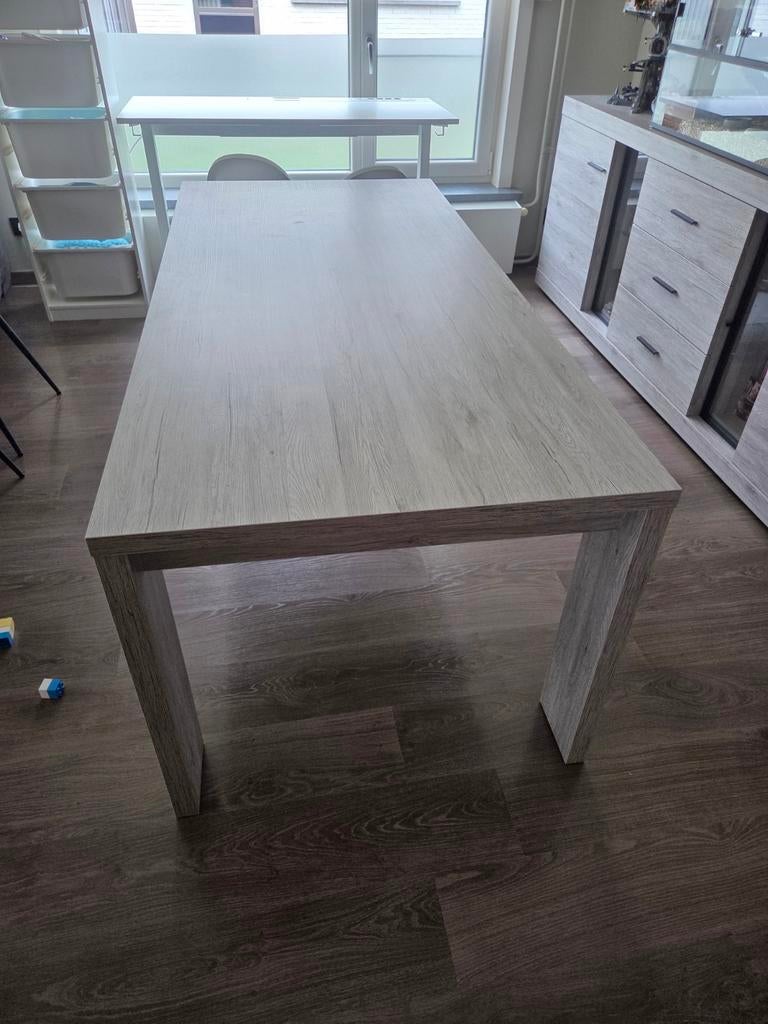 table de salle à manger, Enlèvement