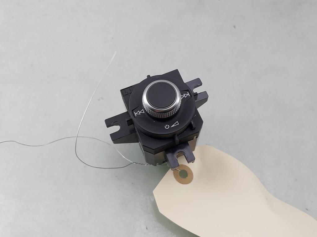 PANNEAU DE COMMANDE RADIO Audi TT (FV3 / FVP) (|8S1919616|), Auto-Union-Straße  1,
85057  Ingolstadt, DE, Info@audi.de, Audi, Utilisé