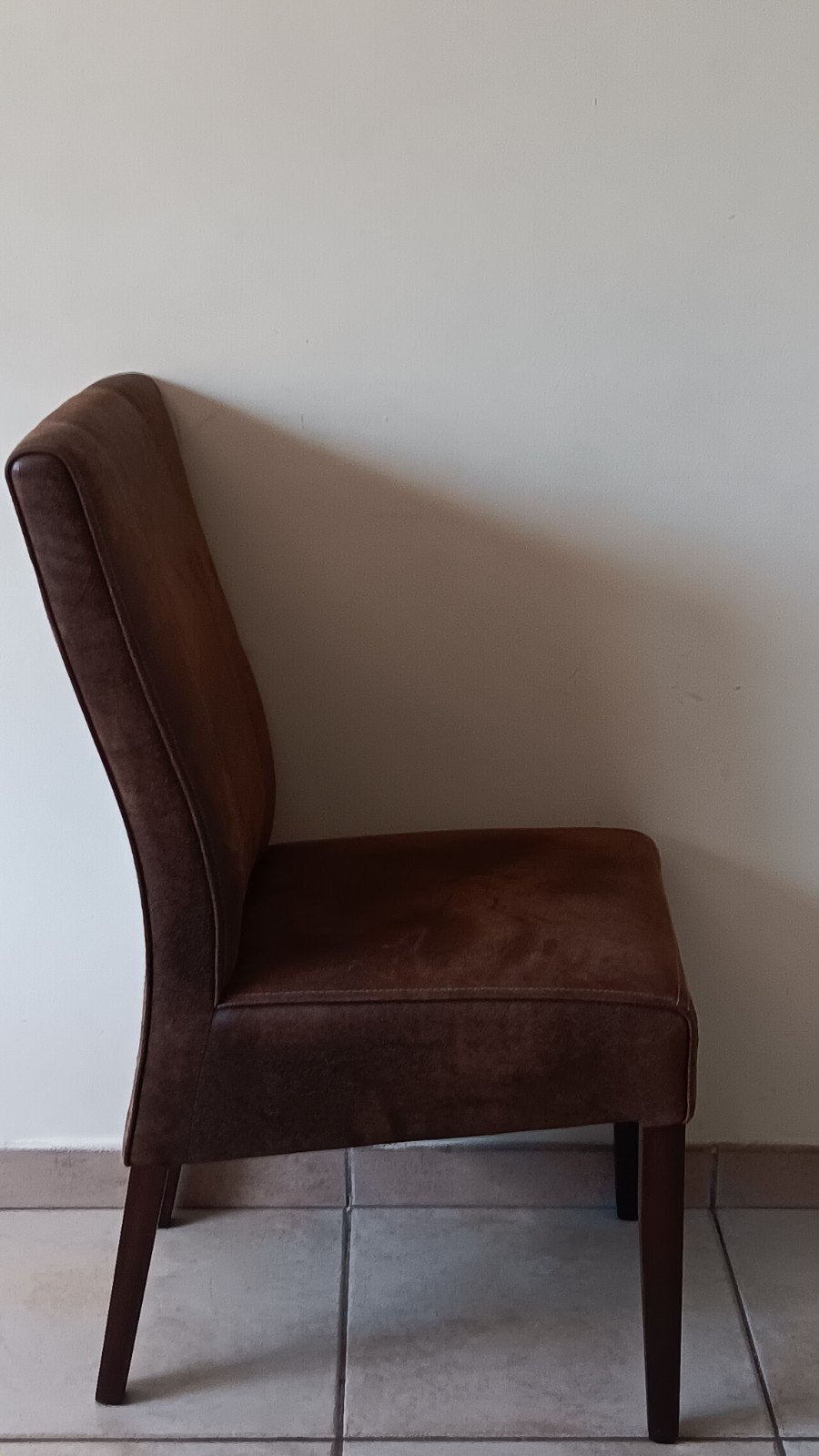 6 stoelen 50€ per stuk. Tafel kost 50€ . 150€voor kast., Huis en Inrichting, Stoelen, Ophalen