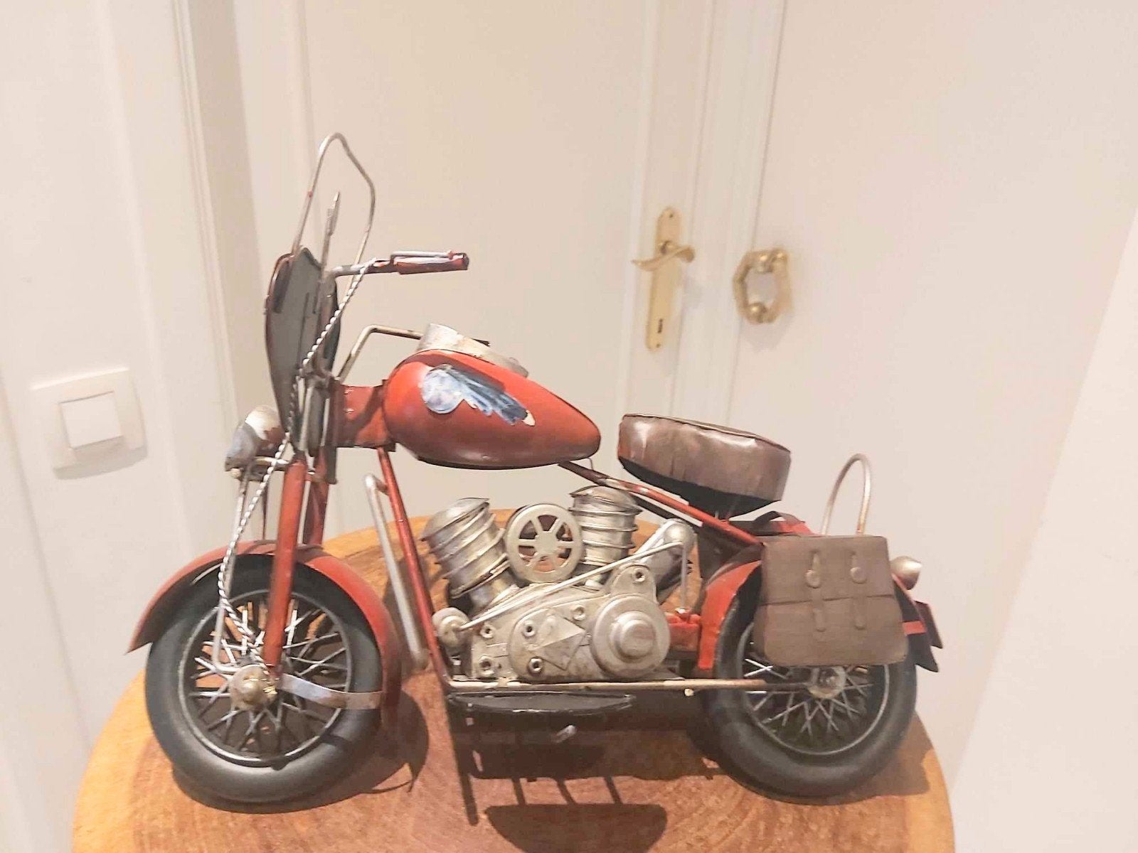Decoratieve metalen motor – vintage stijl (31 cm)

Prachtig, Ophalen of Verzenden, Motor