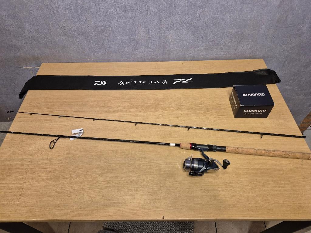 Roofvis Spinhengel Daiwa Ninja+Shimano Catana 2,4 m 15-50 gr, Watersport en Boten, Hengelsport | Roofvissen, Ophalen, Zo goed als nieuw