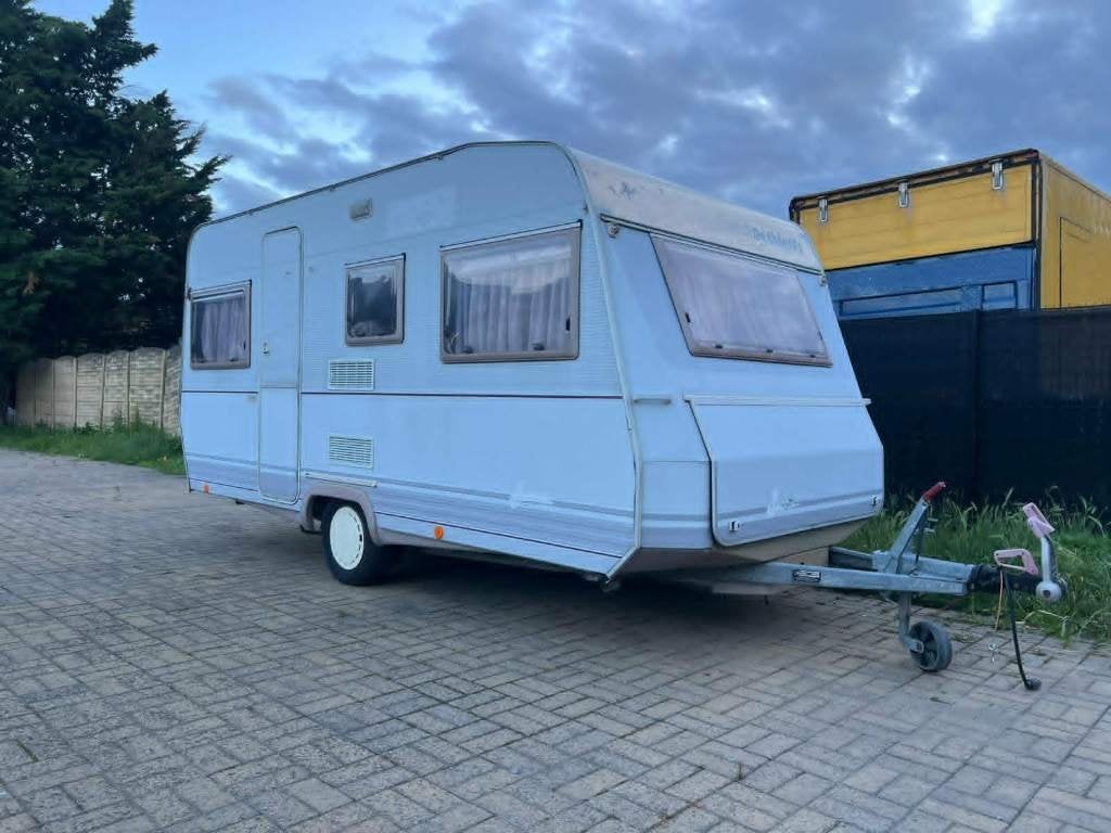 CARAVAN VAN 1 EIGENAAR IN PERFECTE STAAT (ZIE FOTO'S), Rondzit, Tot en met 2, 750 - 1000 kg, Particulier