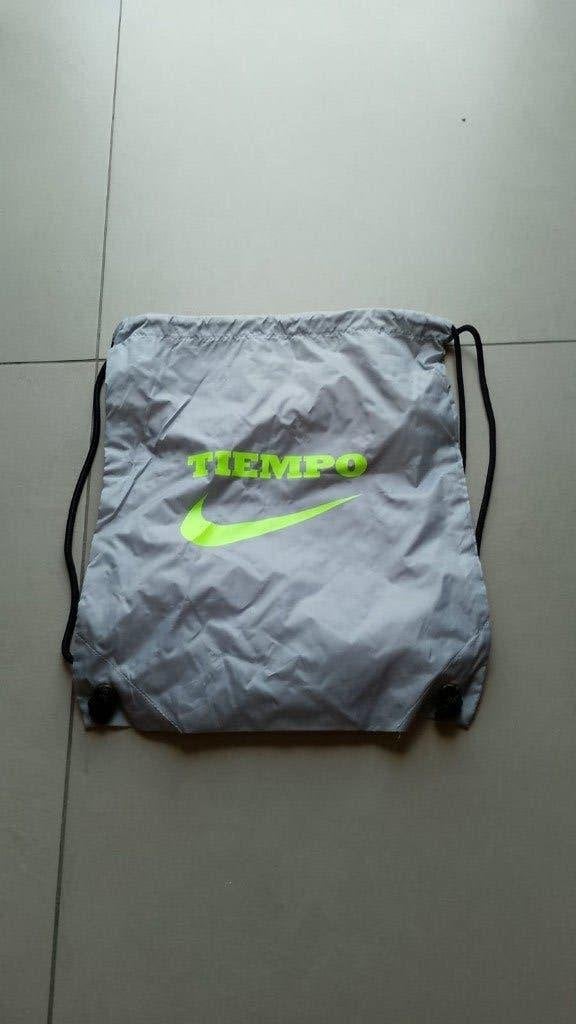 voetbalzakje Nike Tiempo, Sport en Fitness, Voetbal, Ophalen of Verzenden
