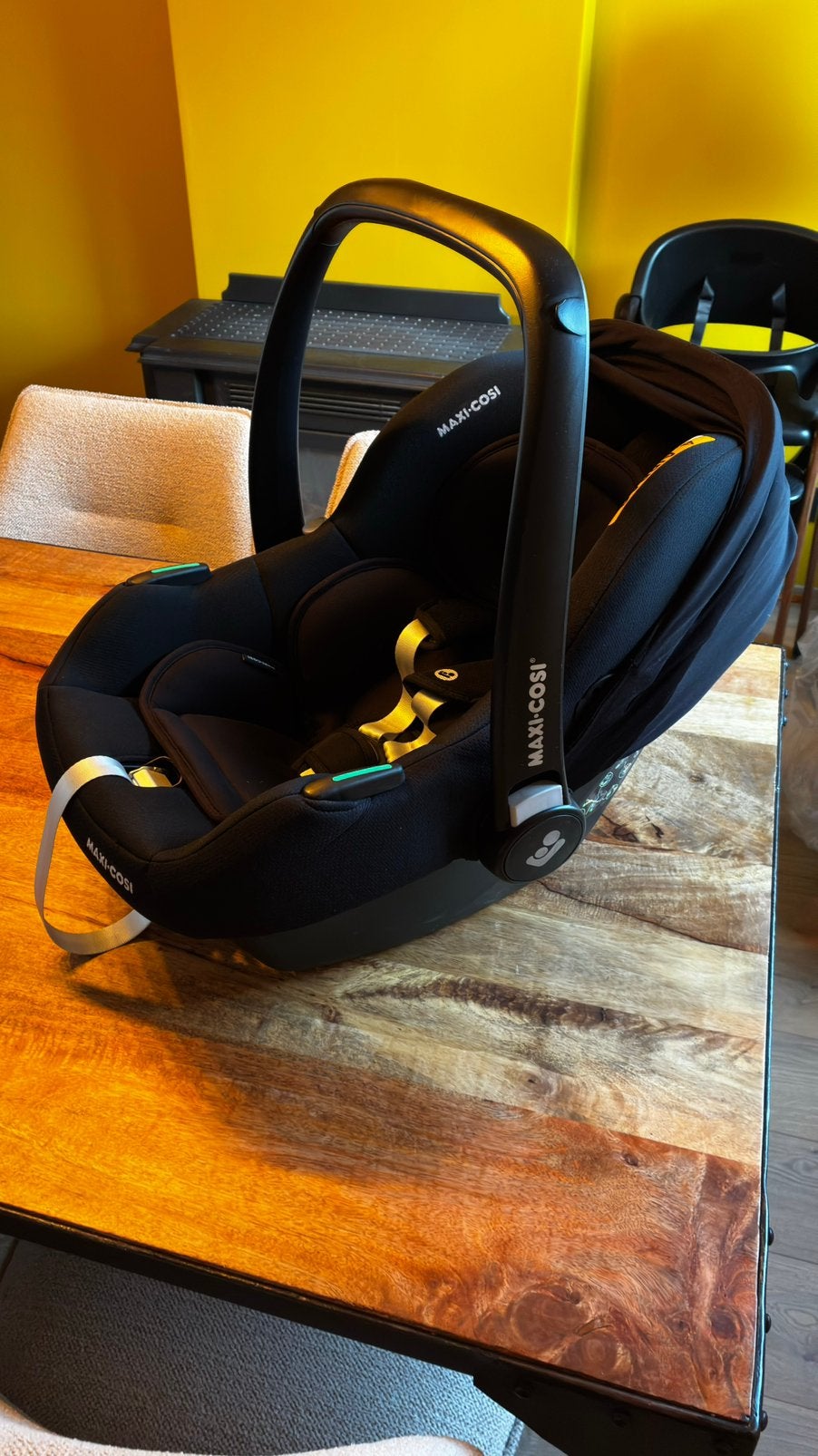 Maxi cosi cabriofix i-size 2 maand oud, Ophalen, Zo goed als nieuw, Isofix
