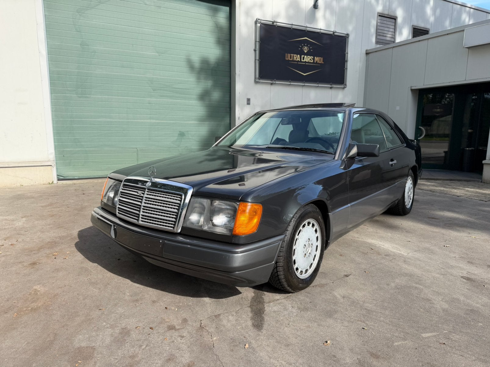 Mercedes 300CE Coupé C124/W124 Automaat/Oldtimer/GEKEURD, Auto's, Automaat, Dealer onderhouden, USB, Leder
