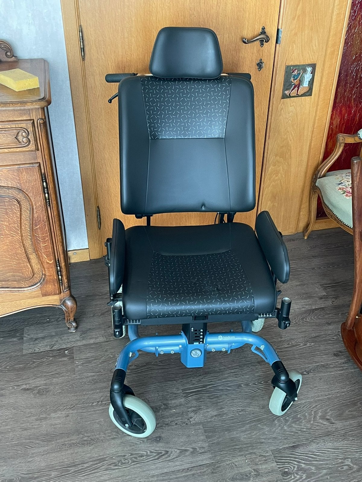 Moet weg! Nieuwstaat / Rolstoel / Handicare Ibis XC, Ophalen, Zo goed als nieuw