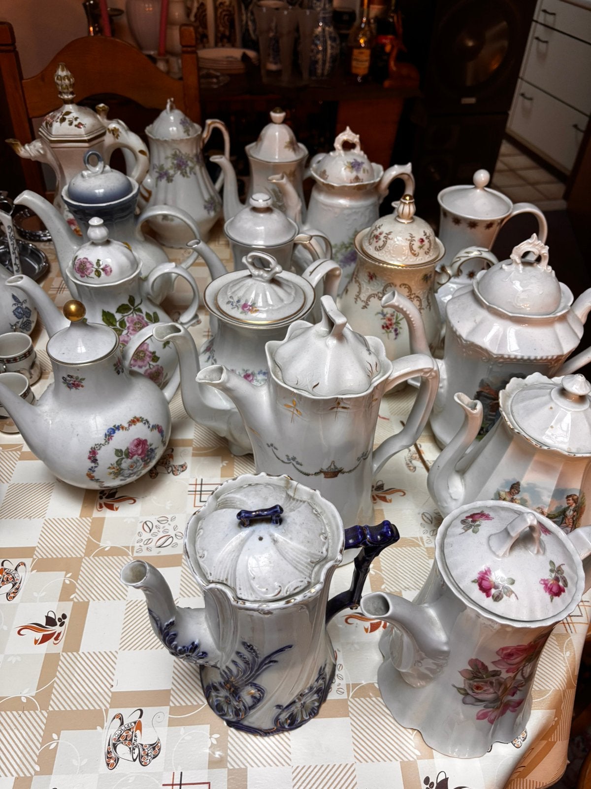 Groot lot vintage porseleinen koffie- en theepotten, Ophalen