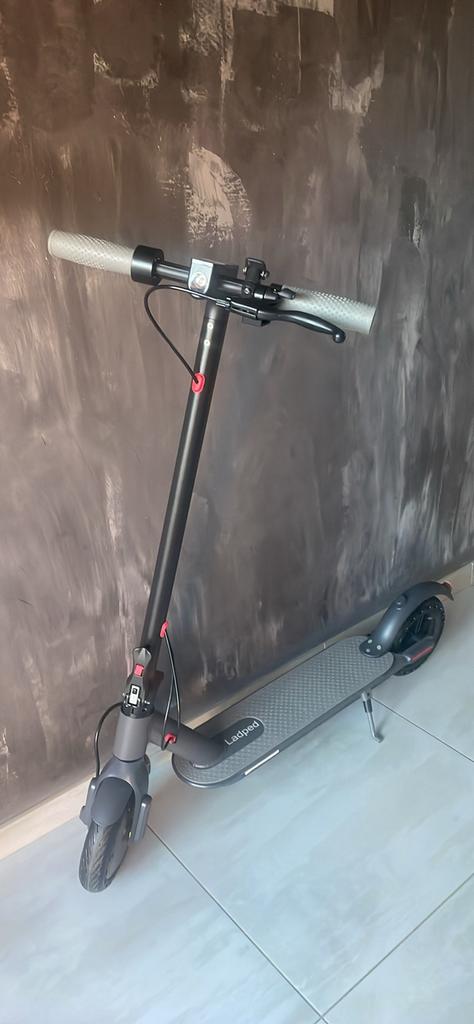 Trottinettes, Vélos & Vélomoteurs, Enlèvement, Comme neuf