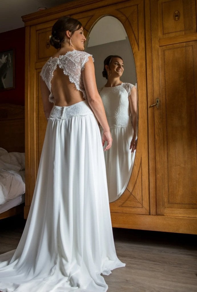 Moet weg - Trouwkleed split, open rug - Charline Verbeke 38, Kleding | Dames, Ophalen, Trouwjurk, Charline Verbeke, Wit