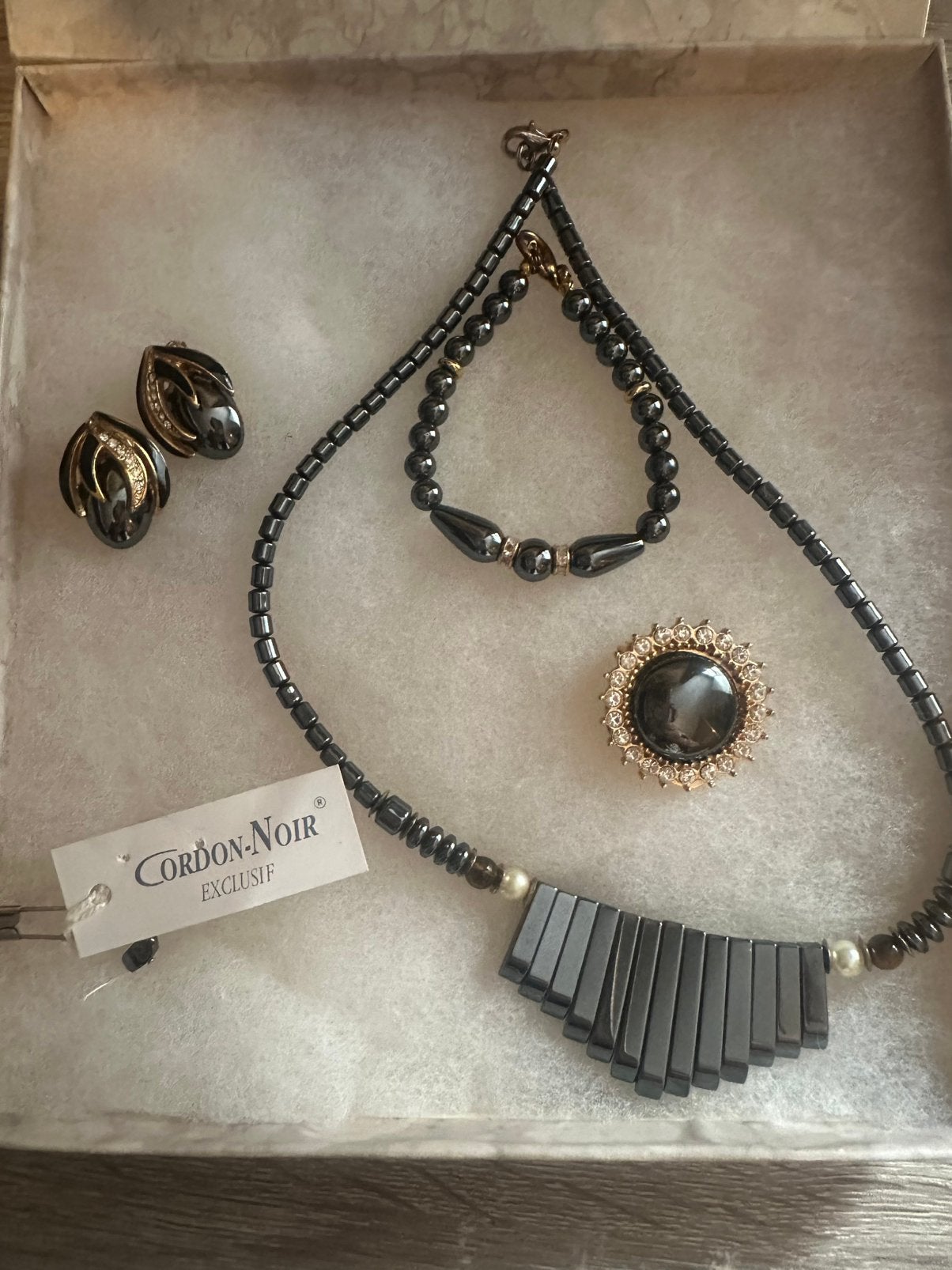 Prachtige Complete Vintage Sieradenset (Hematiet), Bijoux, Sacs & Beauté, Colliers, Enlèvement ou Envoi, Utilisé, Noir, Pierre ou Minéral