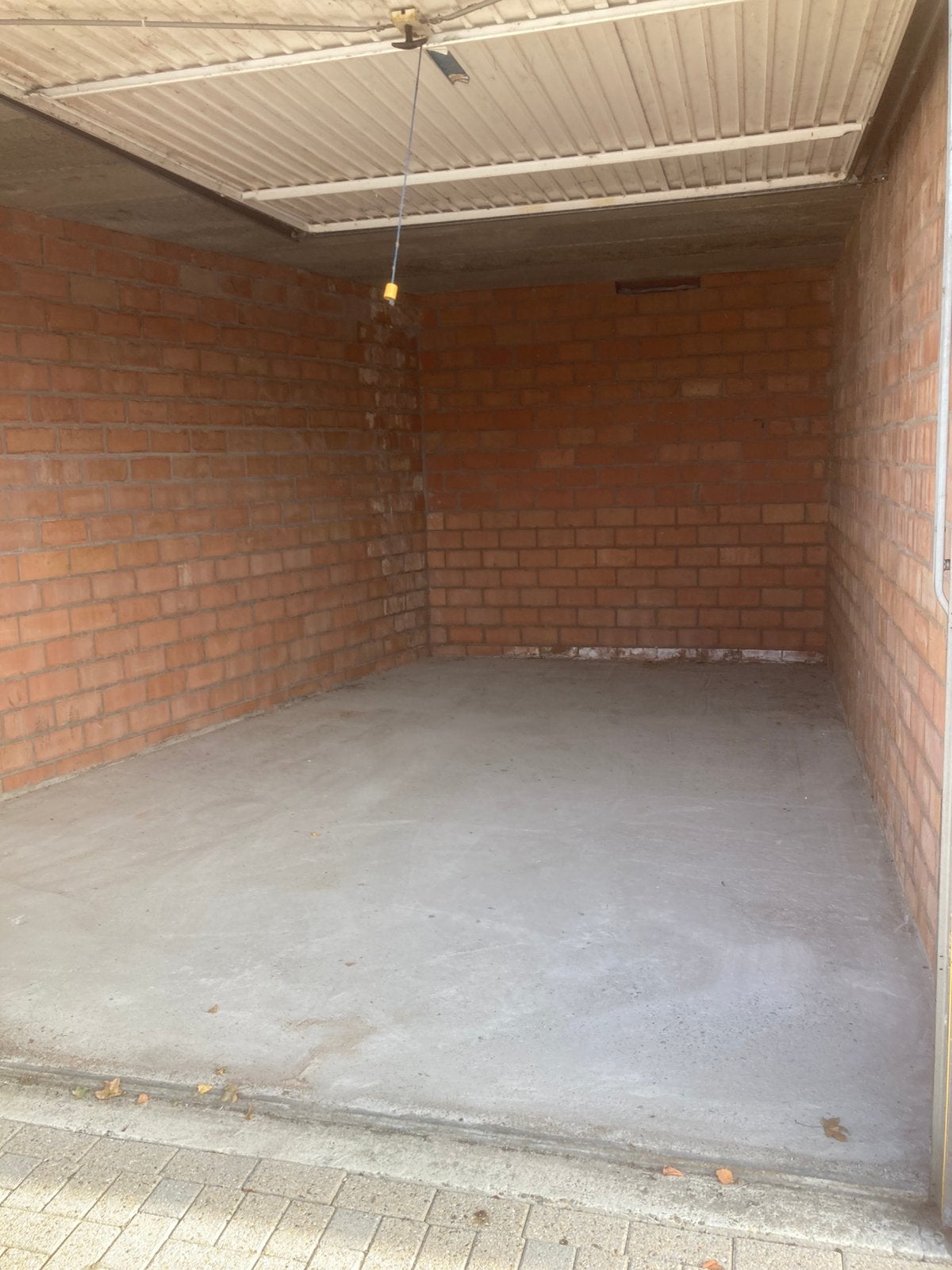 Garagebox 25m2 te huur in Hoevenen, Provincie Antwerpen