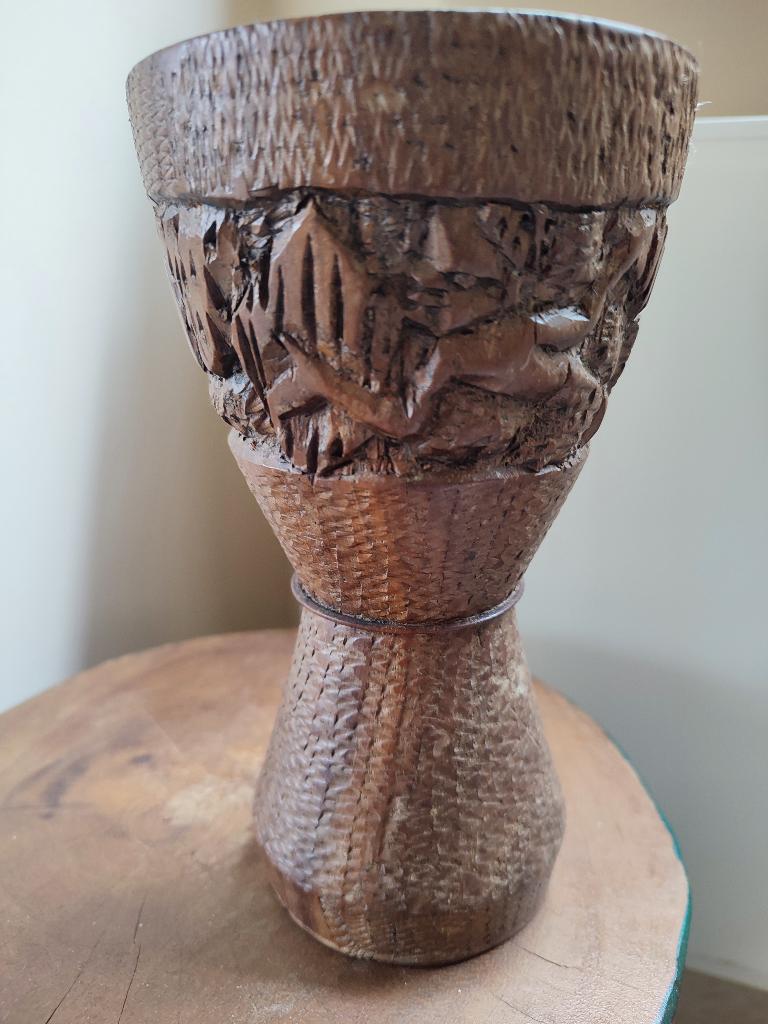 Congo (DRC), prachtig gegraveerde beker. Hardhout, Antiek en Kunst, Ophalen of Verzenden