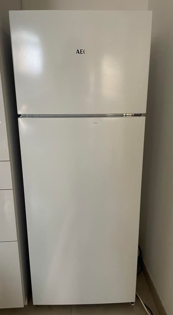 Frigo AEG RDB424E1AW acheté en juillet 2022, Electroménager, Avec compartiment congélateur, Utilisé, 45 à 60 cm, 150 à 200 litres